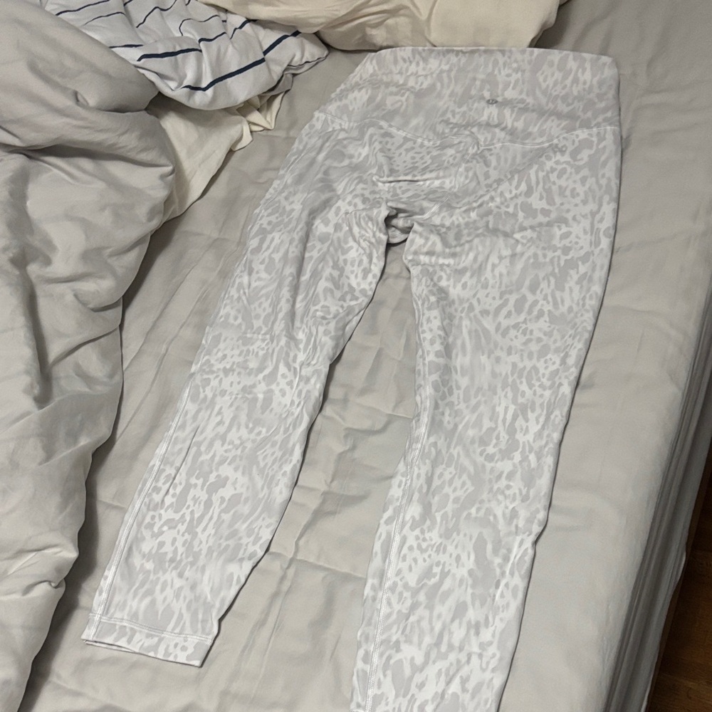 Lululemon White Leopard Print align Leggings size 10